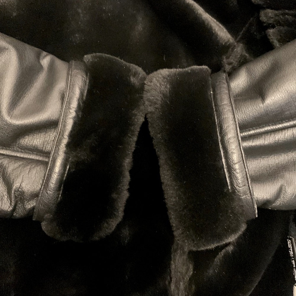 Like new Wilson’s leather coat - Picture 11 of 14